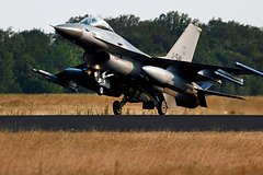 Зеленскому посоветовали не надеяться на истребители F-16